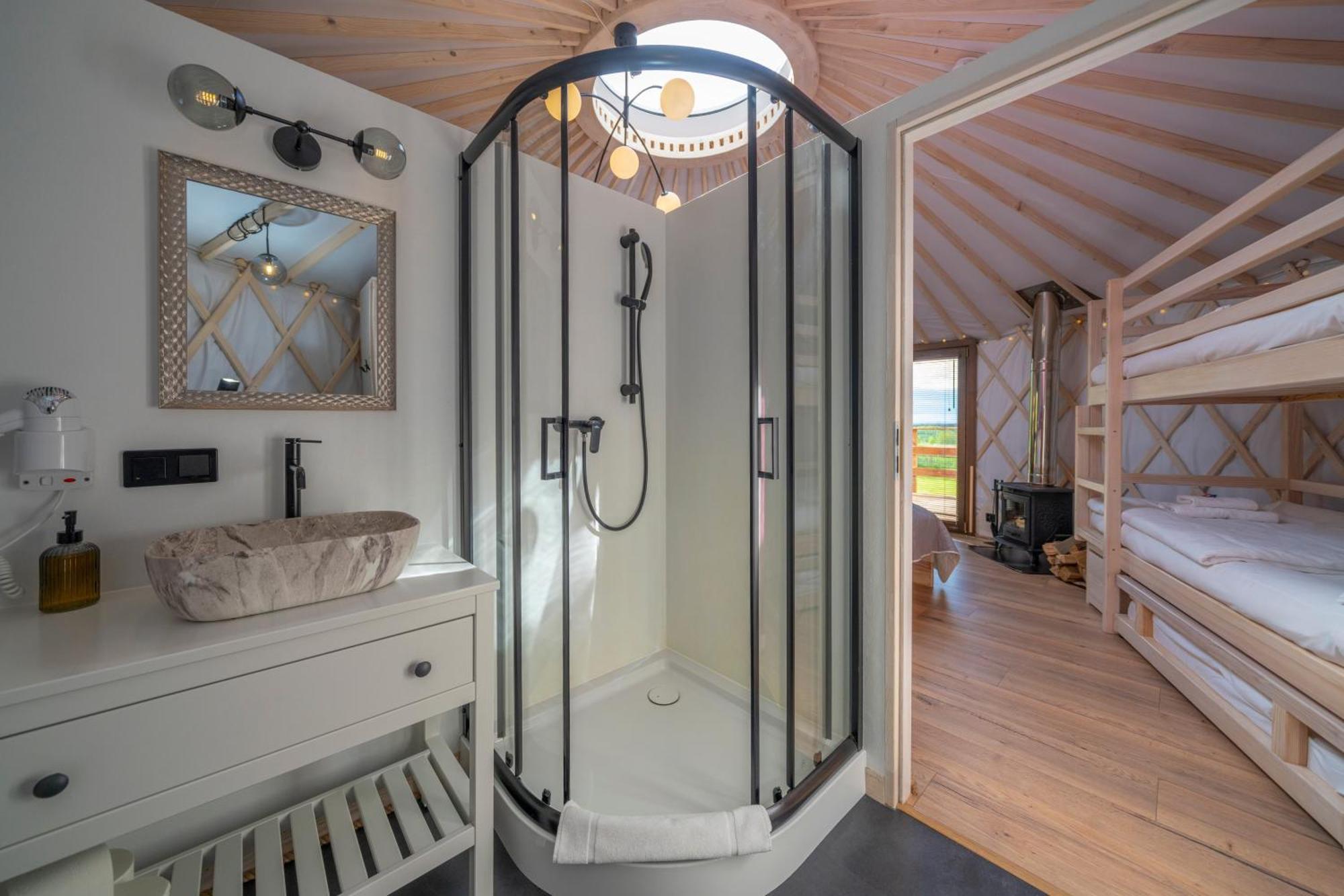 Dom W Domu - Izera Glamping Bed & Breakfast Gajowka  Стая снимка