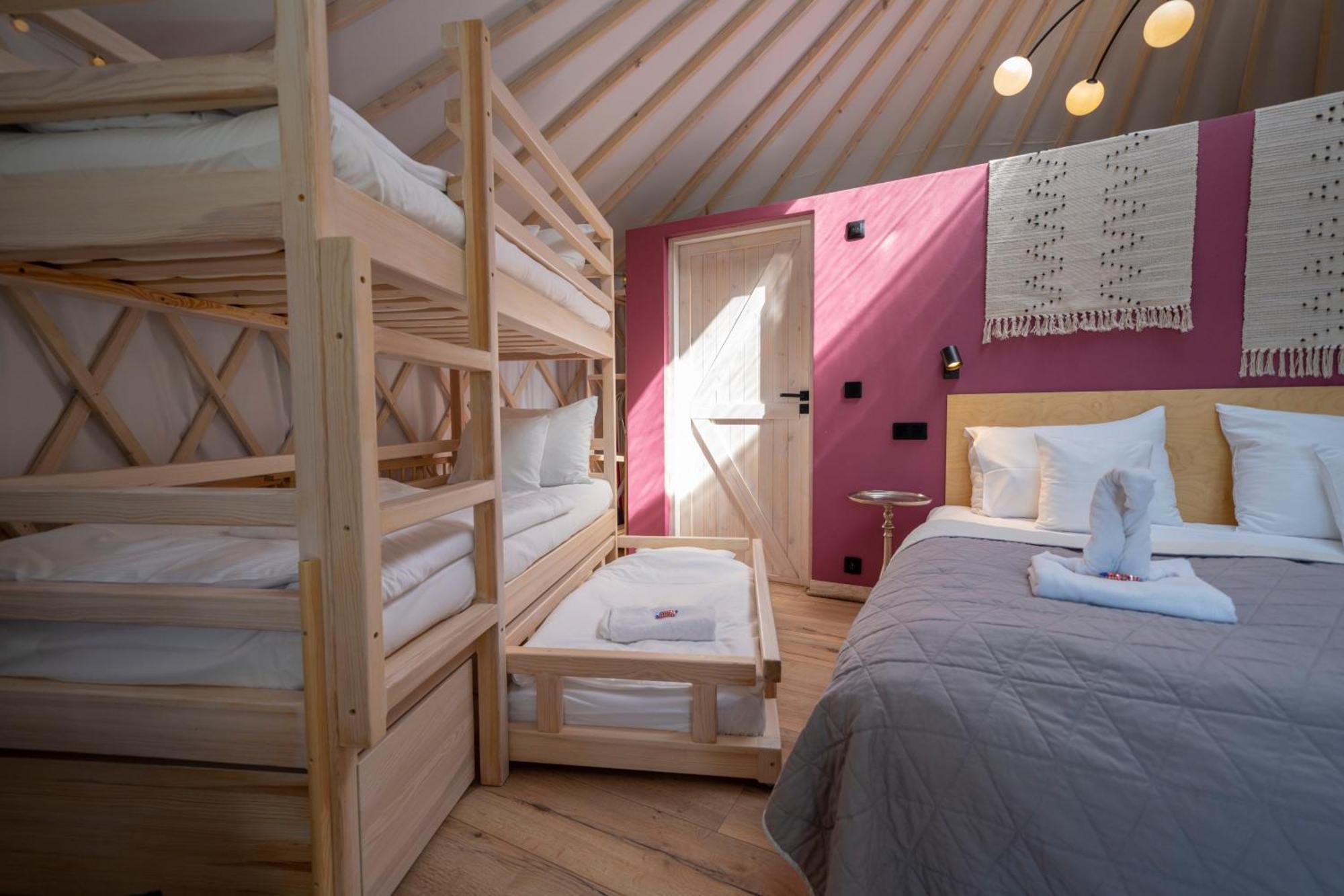 Dom W Domu - Izera Glamping Bed & Breakfast Gajowka  Стая снимка